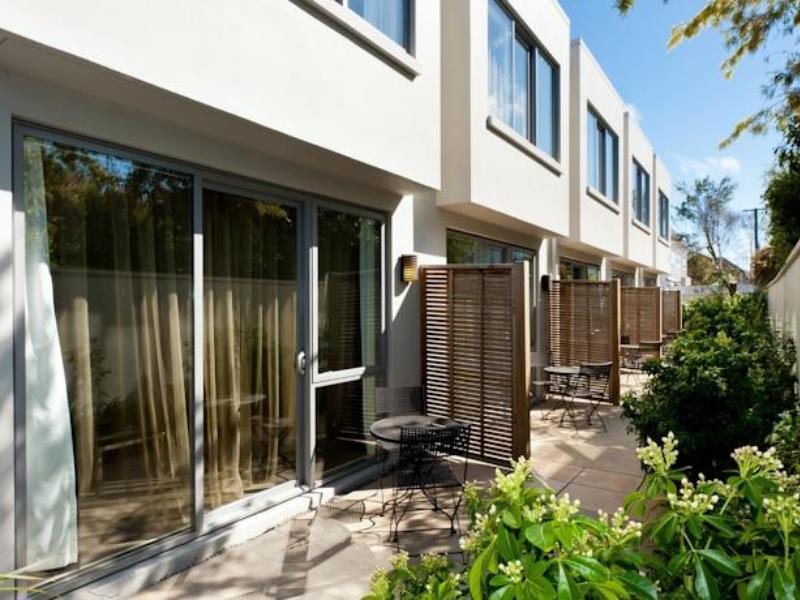 Bellano Motel Suites Christchurch Exterior foto The hotel's courtyard