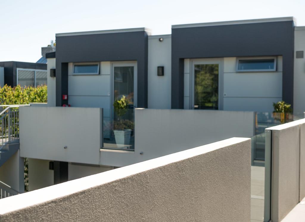 Bellano Motel Suites Christchurch Exterior foto Townhouses in the complex