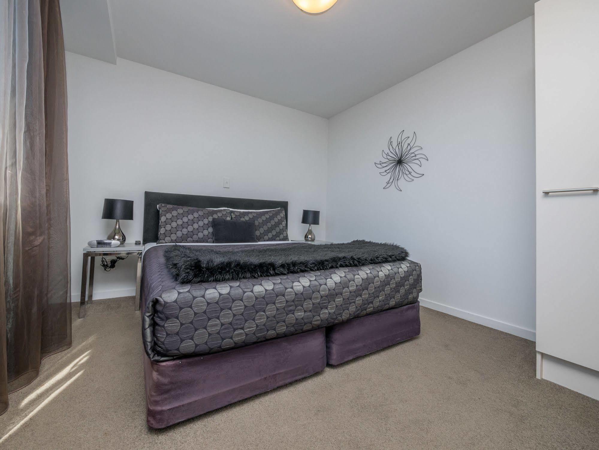 Bellano Motel Suites Christchurch Exterior foto A bedroom at the hotel